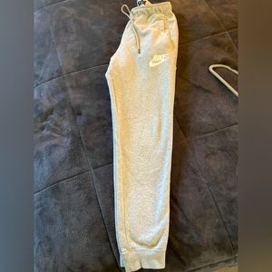 Nike Women’s Sweatpants Joggers Size Small in Grey